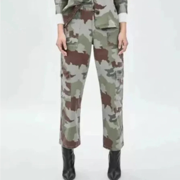 Zara Pants - NEW ZARA Sz 6 Cargo Wide Leg Pants Camo